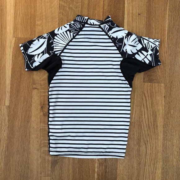 Girls Dakine rashguard, size 6 - Picture 2 of 4